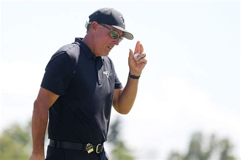 Phil Mickelson says he’s done gambling and is on the road to being ‘the person I want to be’